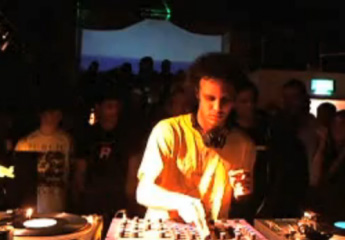 Four TetのDJセットBoiler Room Mixが公開。