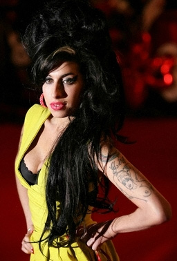 全英チャート、故Amy Winehouseの遺作『Back To Black』が首位を獲得