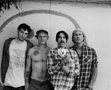 RED HOT CHILI PEPPERS、ヨーロッパ・ツアーのライヴEPを無料DL配信