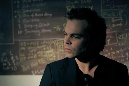 SUPERGRASSのGaz Coombesがソロ・デビュー！ティーザー楽曲「Sub-Divider」のフリー・ダウンロードもスタート！