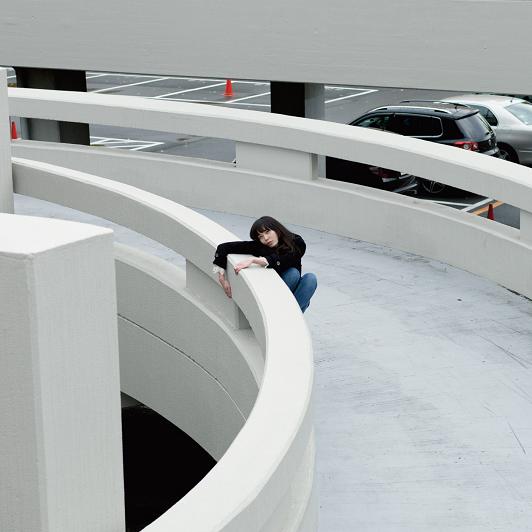 阿部芙蓉美の約4年ぶりのセカンドアルバム『沈黙の恋人』より新作PV公開！