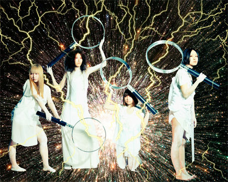 赤い公園、5月リリースのミニ・アルバムはきらきらした“白盤”