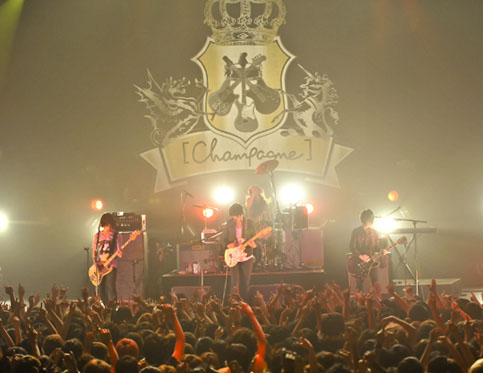 [Champagne]、2枚組DVD発売決定＆[Champagne]主催の“どこよりも遅い、季節はずれの夏フェス”This Summer Festival。略して”ディス・フェス”が今年も開催