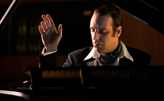 天才音楽家Chilly Gonzales、一夜限りの『Solo Piano II』来日公演決定