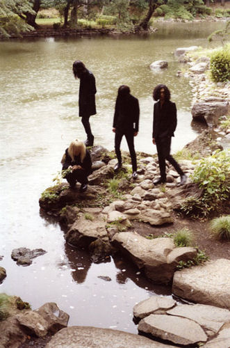 THE NOVEMBERS、来月リリースの『GIFT』より「Harem」のMVを公開