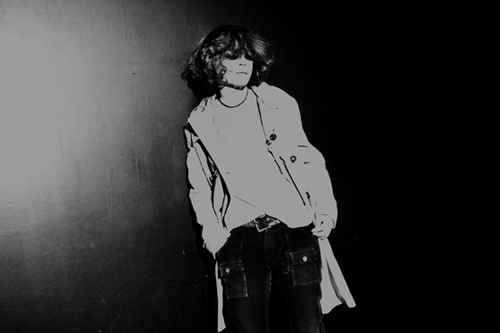 浅井健一、来年1月に5作目となるニュー・アルバム『PIL』をリリース。シングル「OLD PUNX VIDEO」をライヴ会場などで限定販売することも明らかに