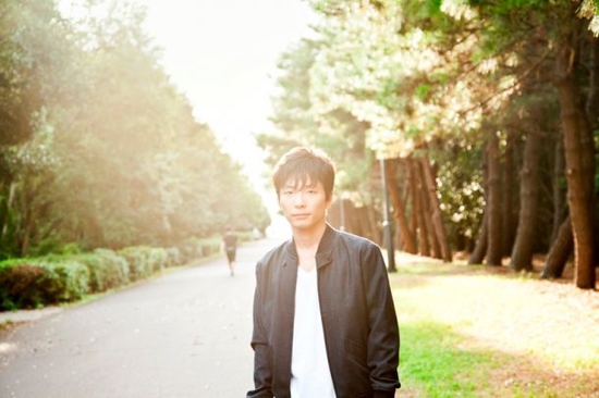 星野源が3月4日放送のJ-WAVEレギュラー番組での復帰を発表