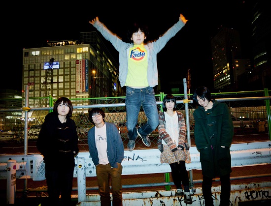 笹口騒音ハーモニカ率いる、狂気の叙情派バンドうみのてが3月に1stフル・アルバム『IN RAINBOW TOKYO』をリリース