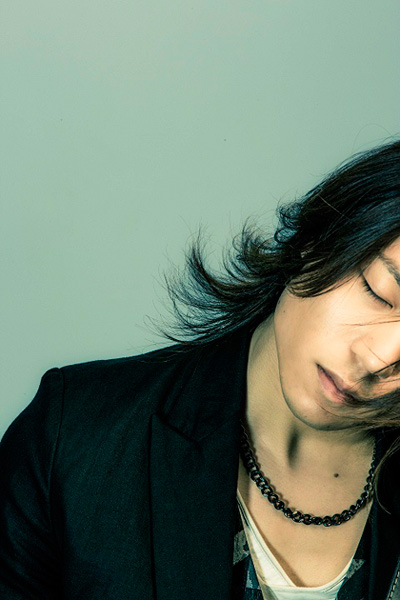 小林太郎、1st シングルのタイトルは『鼓動』、新アーティスト写真も公開。9月に東名阪にて対バン・ツアーの開催決定