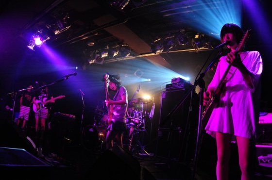 tricot、本日行われたツアー・ファイナルで、8/21に2ndシングル『おやすみ』をリリースすることを発表。封入特典には、“秘密基地”への招待券などが当たる応募抽選企画も