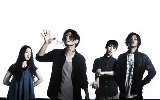 UVERworldのTAKUYA∞が“音楽に対して真っ直ぐ過ぎる”と絶賛する小田原発のロック・バンド“ソライアオ”、9/25に1stアルバム『[b]luest』をリリース
