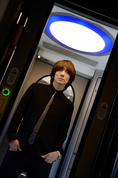 吉井和哉、10/1にリリースする映像作品『10-TEN-』を含めた3作品のジャケ写を公開。購入者を対象に、吉井和哉プレミアム・ライヴを開催することを発表