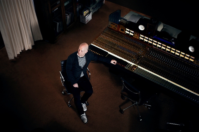 Philip Selway（RADIOHEAD）、2ndソロ・アルバム『Weatherhouse』より「Around Again」のMV公開