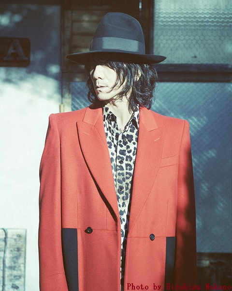 吉井和哉、全国ホール・ツアー"YOSHII KAZUYA STARLIGHT TOUR 2015"追加4公演の開催が決定