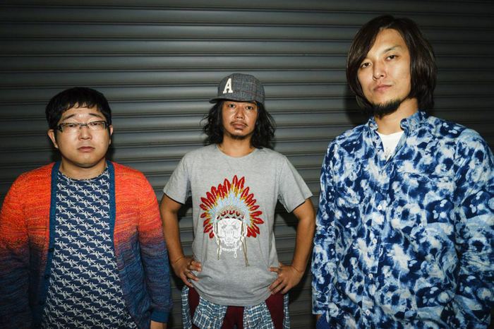 サンボマスター、5/13にリリースするニュー・アルバム『サンボマスターとキミ』の収録曲ほか初回限定盤の詳細を発表。初回限定盤付属DVDには全22曲のライヴ映像＆MVを収録