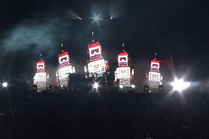 サマソニで来日するTHE CHEMICAL BROTHERS、7/17にリリースするニュー・アルバム『Born In The Echoes』よりAli Loveがゲスト参加した「EML Ritual」の音源公開