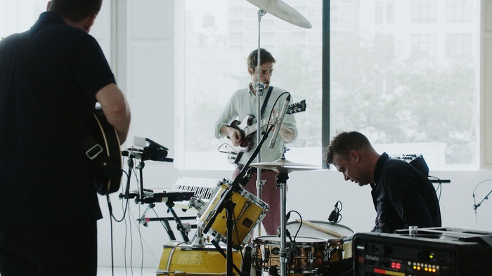 US発のエクスペリメンタル・ロック・バンド BATTLES、9/15リリースの3rdアルバム『La Di Da Di』より「The Yabba」のセッション映像公開