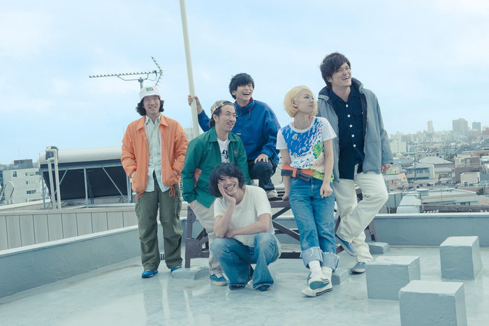 THEラブ人間、本日リリースのニュー・ミニ・アルバム『恋は全部まぼろし』より「いつまでも愛し合ってばかり」のMV公開。監督はBUMP OF CHICKEN、the HIATUSらも手掛ける番場秀一