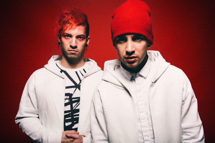 来年3月に来日するTWENTY ONE PILOTS、最新アルバム『Blurryface』より「Heavydirtysoul」のパフォーマンス映像公開