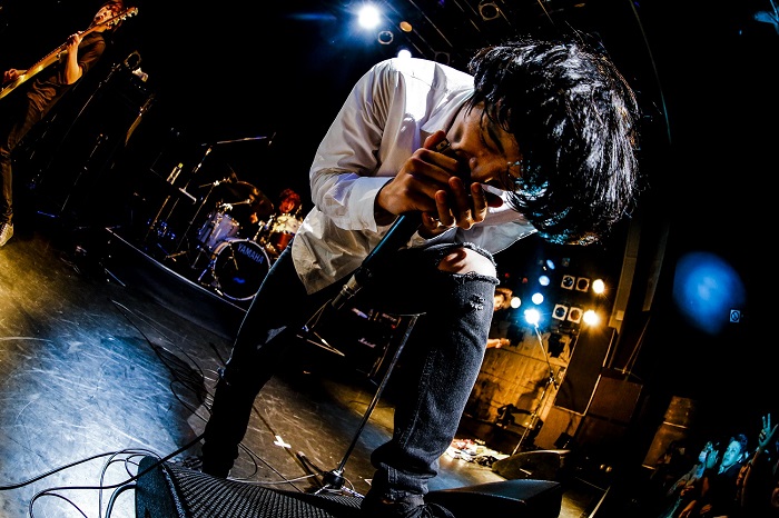 石崎ひゅーい、5月に約3年ぶりとなるニュー・アルバムのリリースが決定。昨日開催された"コッパミジンVol.2" TSUTAYA O-WEST公演のライヴ写真も到着