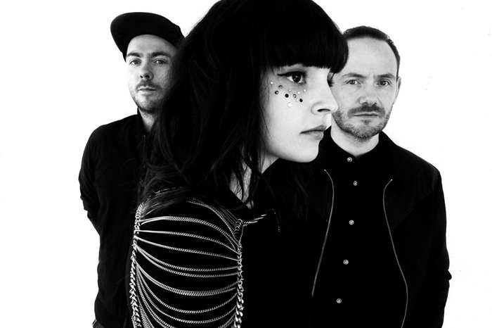 CHVRCHES、米最大級フェス"Coachella 2016"で披露した「The Mother We Share」のライヴ映像公開
