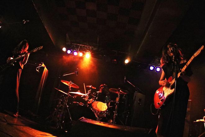 大阪を拠点に活動する3ピース・ガールズ・バンド paranoid void、10/26に1stミニ・アルバム『POP MUSIC』リリース決定