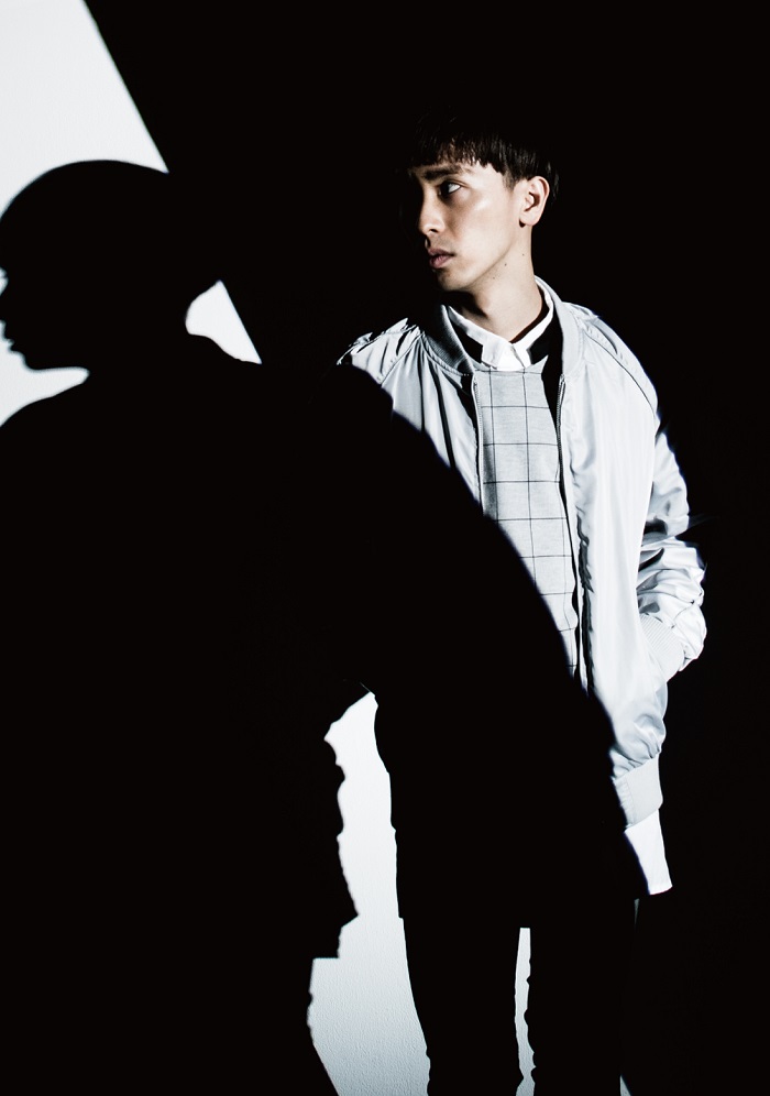 UNCHAIN、谷川正憲（Vo/Gt）が舞台"まゆをひそめて、僕を笑って"の音楽、生歌、生演奏を担当。演劇音楽に初挑戦