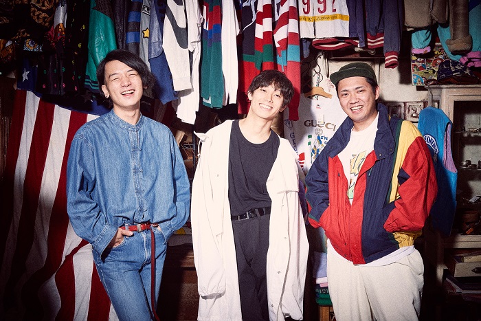 島根発の鍵盤トリオ・バンド Omoinotake、4/22に初の7インチ・アナログ盤シングル『Hit It Up / ダイアローグ』のリリース決定