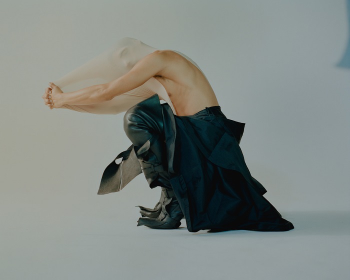 Björk、FKA TWIGSらのプロデュースを手掛ける ARCA、4/7リリースの3rdアルバム『Arca』より「Saunter」の音源公開