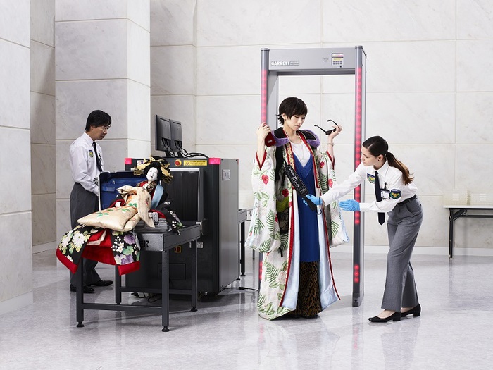 椎名林檎、12/6リリースのセルフカバー・アルバム第2弾『逆輸入 ～航空局～』より「人生は夢だらけ」MV公開