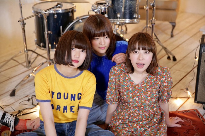 平均年齢20歳の3ピース・ガールズ・バンドLucie,Too、2/7リリース・ミニ・アルバム『LUCKY』より「キミに恋」MV公開。北米ツアー＆レコ発ツアー決定も