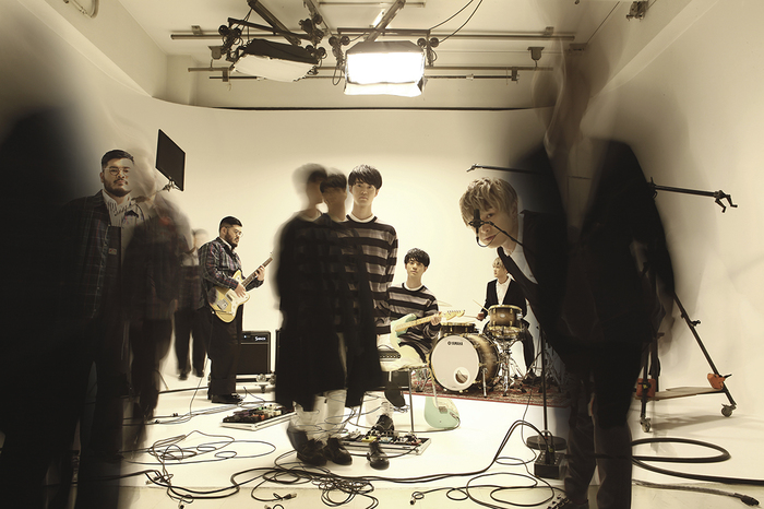 FIVE NEW OLD、メジャー1stアルバム『Too Much Is Never Enough』よりタイのポップ・シンガー Stampとコラボレーションした「Good Life feat. Stamp」MV公開