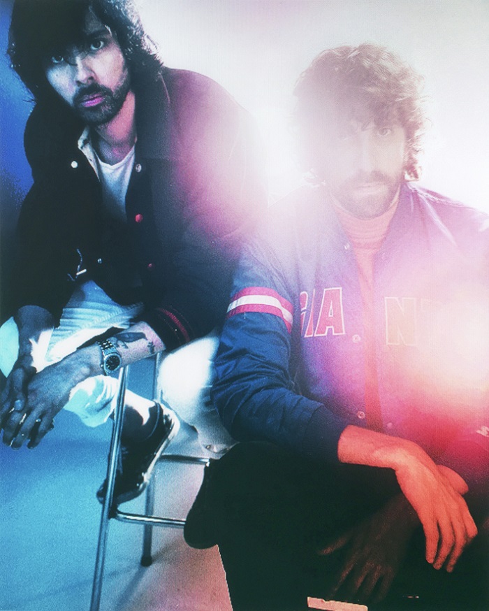 フランスを代表するエレクトロ･デュオ JUSTICE、最新アルバムや過去の曲をアップグレードさせたライヴ・スタジオ・アルバム『Woman Worldwide』8/24にリリース決定