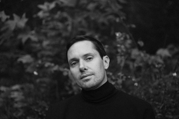 RHYE、最新アルバム『Blood』収録曲「Softly」、「Please」パフォーマンス映像公開