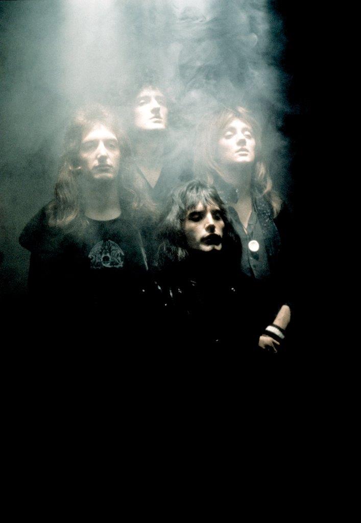 QUEEN、10/19リリースの『Bohemian Rhapsody (The Original Soundtrack)』より1975年ロンドンでの「Now I'm Here」ライヴ映像公開。Freddie Mercury（Vo）バースデー特別映像も