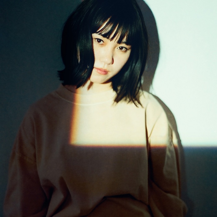 高校生SSW"Karin."、8/7リリースの1stアルバム『アイデンティティクライシス』リード曲「愛を叫んでみた」弾き語りライヴ映像を5日間限定公開