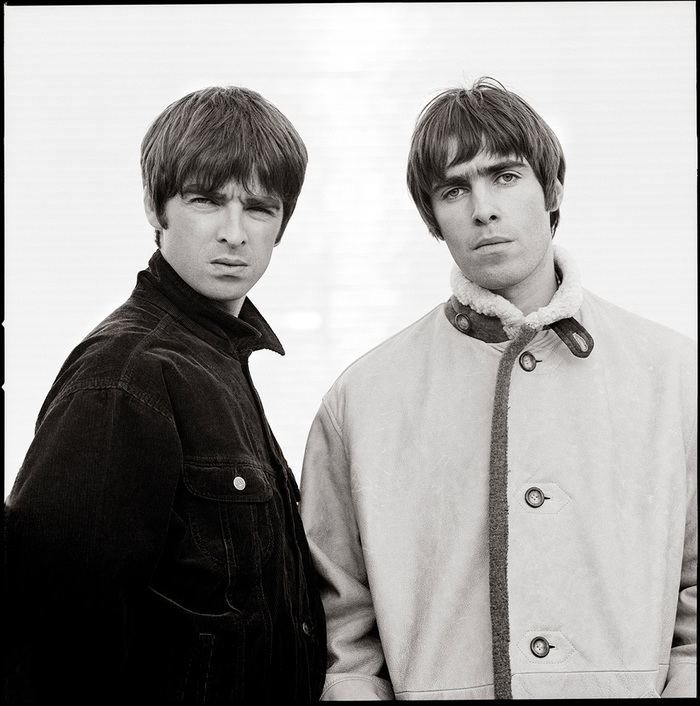 OASIS、デビュー・アルバム『Definitely Maybe』発売25周年記念企画として「Fade Away」新規制作リリック・ビデオ公開