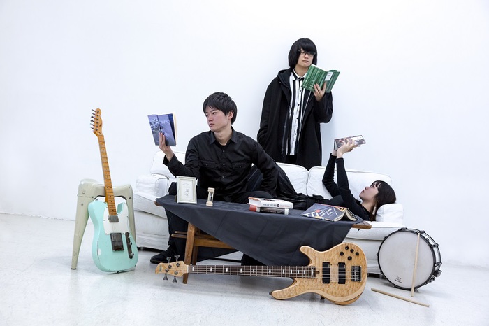 長靴をはいた猫、12/11に初の全国流通盤1stミニ・アルバム『慟哭する夜の底で』リリース決定。告知映像も公開