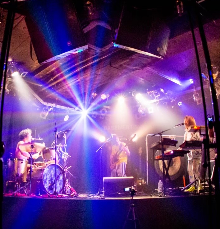 モーモールルギャバン、ゲイリー・ビッチェ40歳を祝うワンマン・ライヴを12/9開催。ゲイリーのソロ名義"ヤジマX"新曲MVも公開