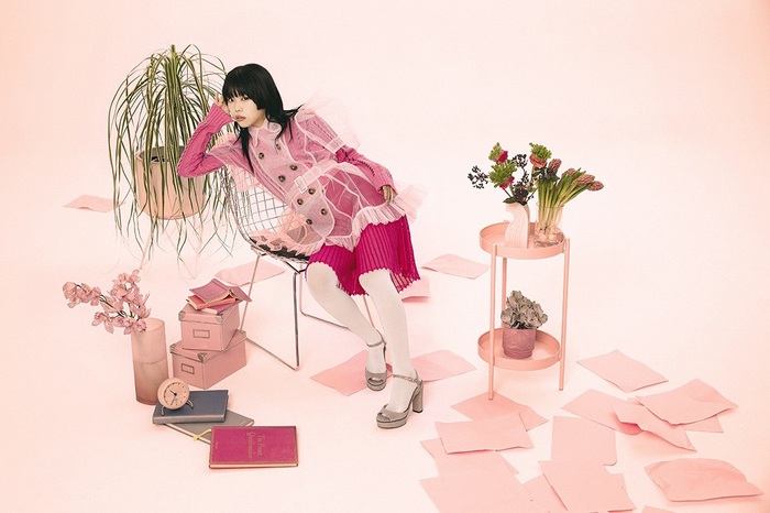 アイナ・ジ・エンド（BiSH）、明日0時より配信開始の新作EP『内緒』収録曲「彼と私の本棚」MVティーザー映像公開