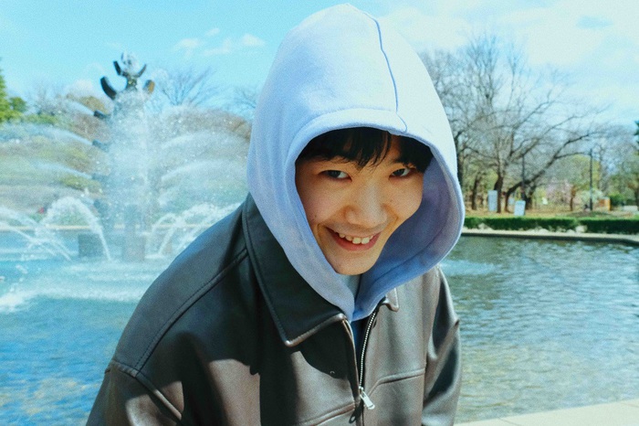 Mom、4thアルバム『終わりのカリカチュア』リリース日の明日7/28 0時より収録曲「カーテンコールのその後で」MVプレミア公開