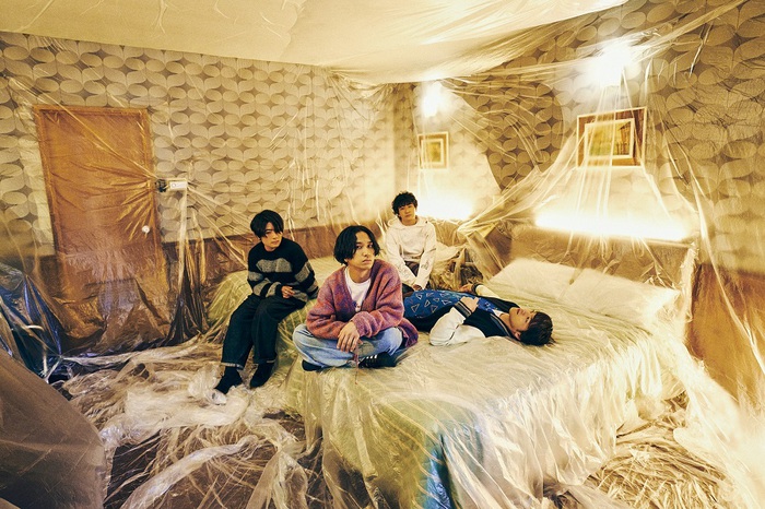 マカロニえんぴつ、Saucy Dogと互いの曲をカバーしたリベンジ・マッチ大阪公演＆10周年ツアー日本武道館公演のライヴ映像公開。初ライヴ映像集リリース決定