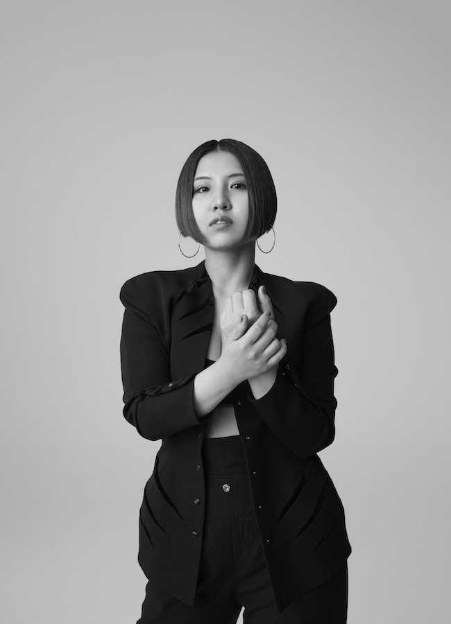 阿部真央、アコースティック・アルバム『Acoustic -Self Cover Album-』詳細発表。新曲「I've Got the Power」8/23デジタル・リリース決定