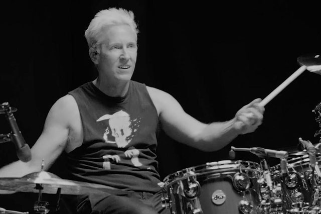 FOO FIGHTERS、ドラマー Josh Freeseが脱退