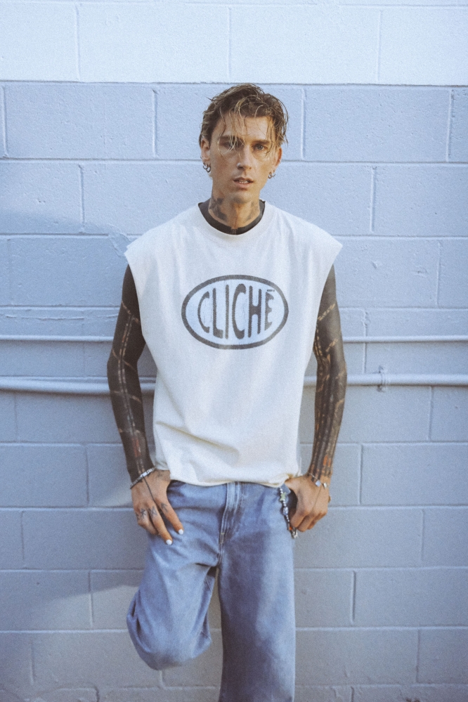 MGK、ピアノと歌声だけの「Cliché」"Sad Version"リリース