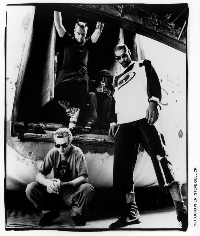 THE PRODIGY、"サマソニ"＆"ソニマニ"出演記念し代表作『The Fat Of The Land』国内盤CD＆日本語帯付LPでリイシュー。Tシャツ付きセットも