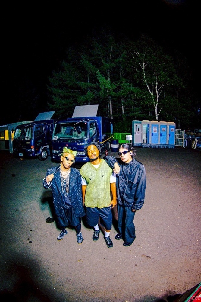 勢喜 遊（King Gnu）による新ユニット"勢喜遊 & Yohji Igarashi"、フジロックでの初ライヴで初披露した新曲「Tombo」8/13リリース決定。客演にラッパー Daichi Yamamoto