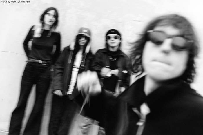 NY発インディー・ロック・バンド GEESE、ニュー・アルバム『Getting Killed』より新曲「100 Horses」公開