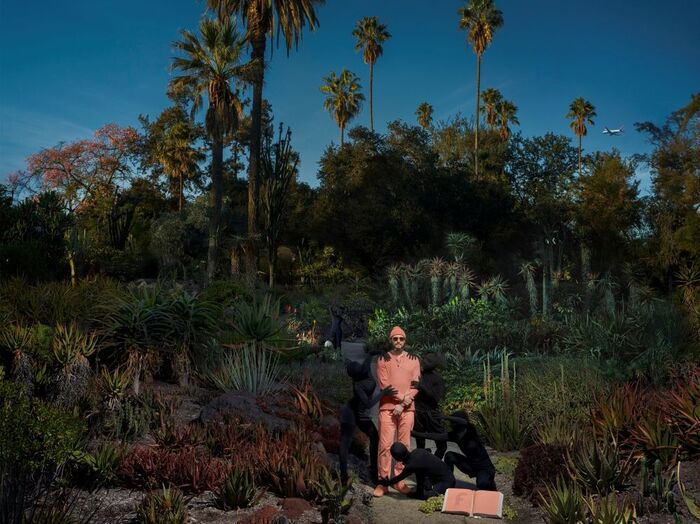 BON IVER、ニュー・アルバム『SABLE, fABLE』より「Day One (Feat. Dijon And Flock Of Dimes)」MV公開。ST. VINCENT等も出演するオーディション風景の映像に