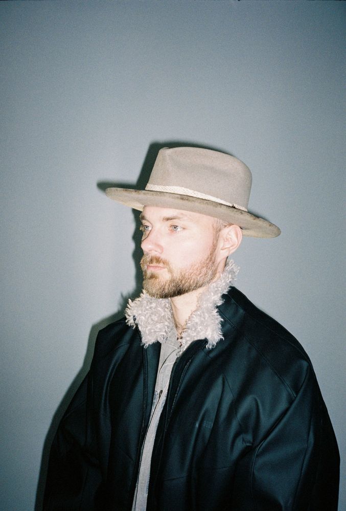 アイスランドのシンガー・ソングライター Ásgeir、ニュー・アルバム『Julia』より3rdシングル「Sugar Clouds」リリース&ライヴ・セッション・ビデオ公開